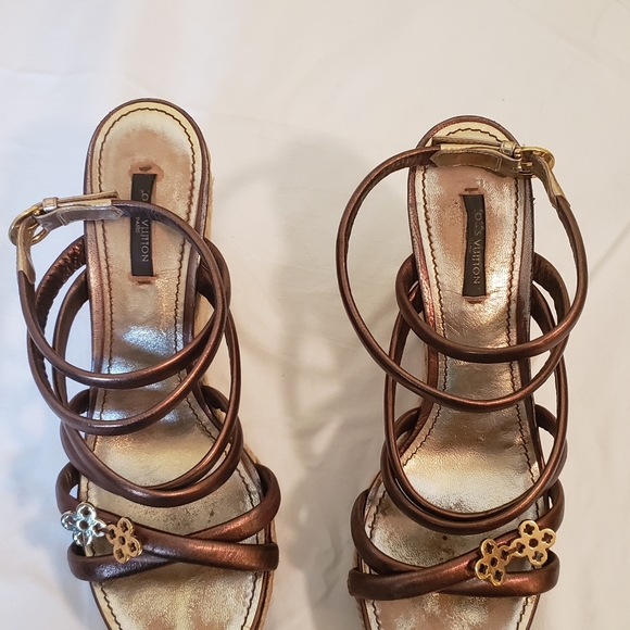 Louis Vuitton Bronze strappy sandals - Picture 2 of 15